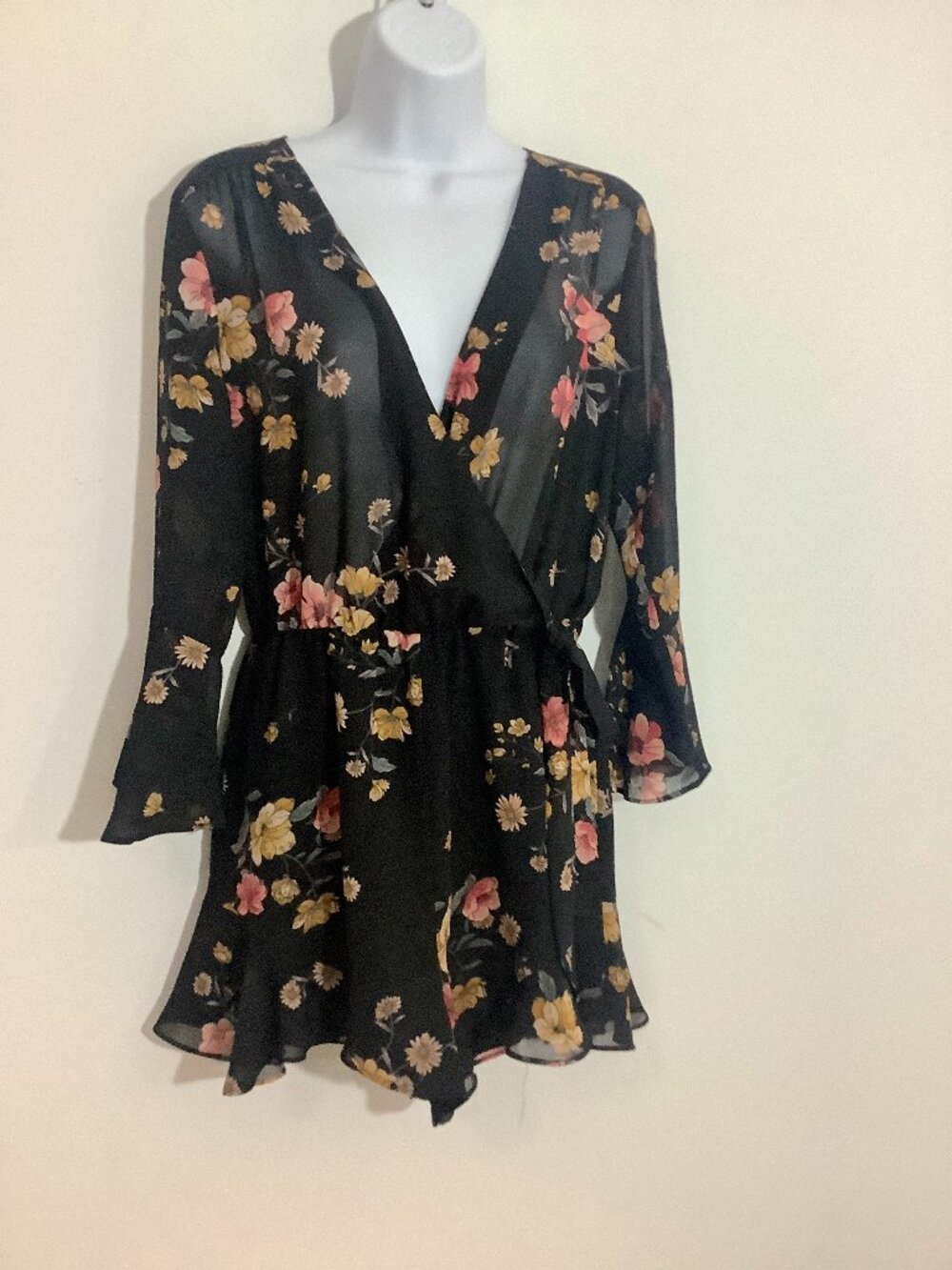 Romper Medium Black / Floral Forever 21 Sexy, Romantic, Flattering. Chic